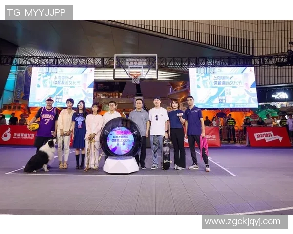 成都篮球队配合默契创新高引领全国篮球新潮流