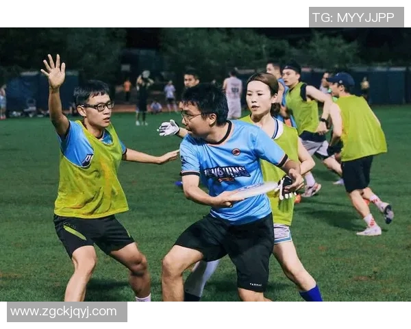 武汉飞盘队的配合变革引发热议助力运动发展与团队协作提升